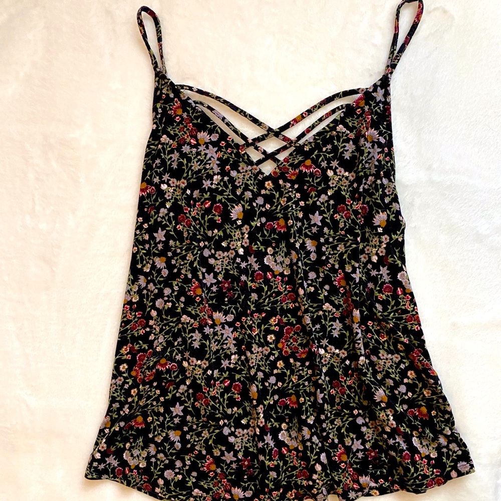 ✨ Soft and Sexy American Eagle floral strappy flowy top.